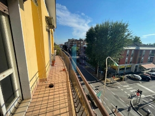 zoom immagine (Appartamento, più di 3 camere, zona Via Cremona / Via Volta)