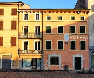 zoom immagine (Palazzo 300 mq, soggiorno, 6 camere, zona Valeggio Sul Mincio - Centro)