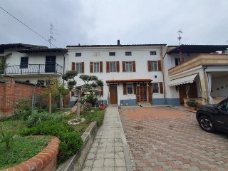 zoom immagine (Casa singola 295 mq, soggiorno, 3 camere, zona Mirabello Monferrato)