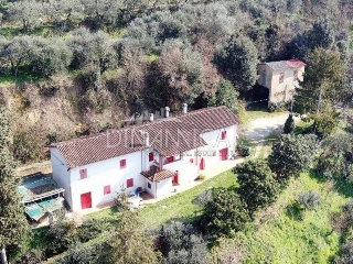 zoom immagine (Rustico 376 mq, soggiorno, 3 camere, zona Montopoli in Val d'Arno)