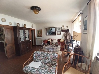 zoom immagine (Villa 769 mq, soggiorno, 6 camere, zona Lisciano Niccone)