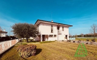 zoom immagine (Casa singola, soggiorno, 3 camere, zona Castelfranco Veneto)