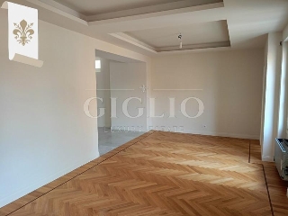 zoom immagine (Appartamento 145 mq, soggiorno, 2 camere, zona Centro Duomo)