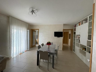 zoom immagine (Appartamento 95 mq, soggiorno, 3 camere, zona Villa d'Agri)